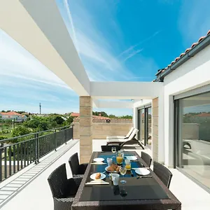  Apartment Mirakul
